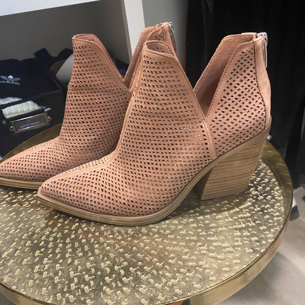 Womens Vince Camuto Gigietta Booties size 6.5
